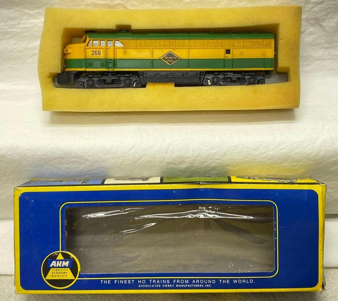 HO Gauge AHM 5025 Reading Lines Fairbanks Morse C-Line in original box (1 of 6)
