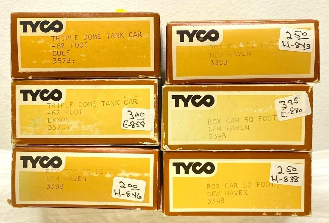 HO Gauge Tyco New Haven boxcars Exxon tank Gulf tank in original boxes: HO Gauge Tyco four 339B New Haven box cars 357C Exxon 62ft tank and 357B Gulf 62ft tank, in original boxes. Trains look C8-9. Boxes show very light/light wear, price stickers. Please view the items in