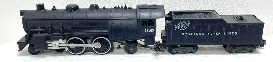 Postwar American Flyer S Gauge 21160 CNW 4-4-2: Postwar American Flyer S Gauge 21160 CNW Chicago & North Western 4-4-2 steam locomotive and tender. Train looks C6+. Please view the items in this lot carefully as they are being sold as shown