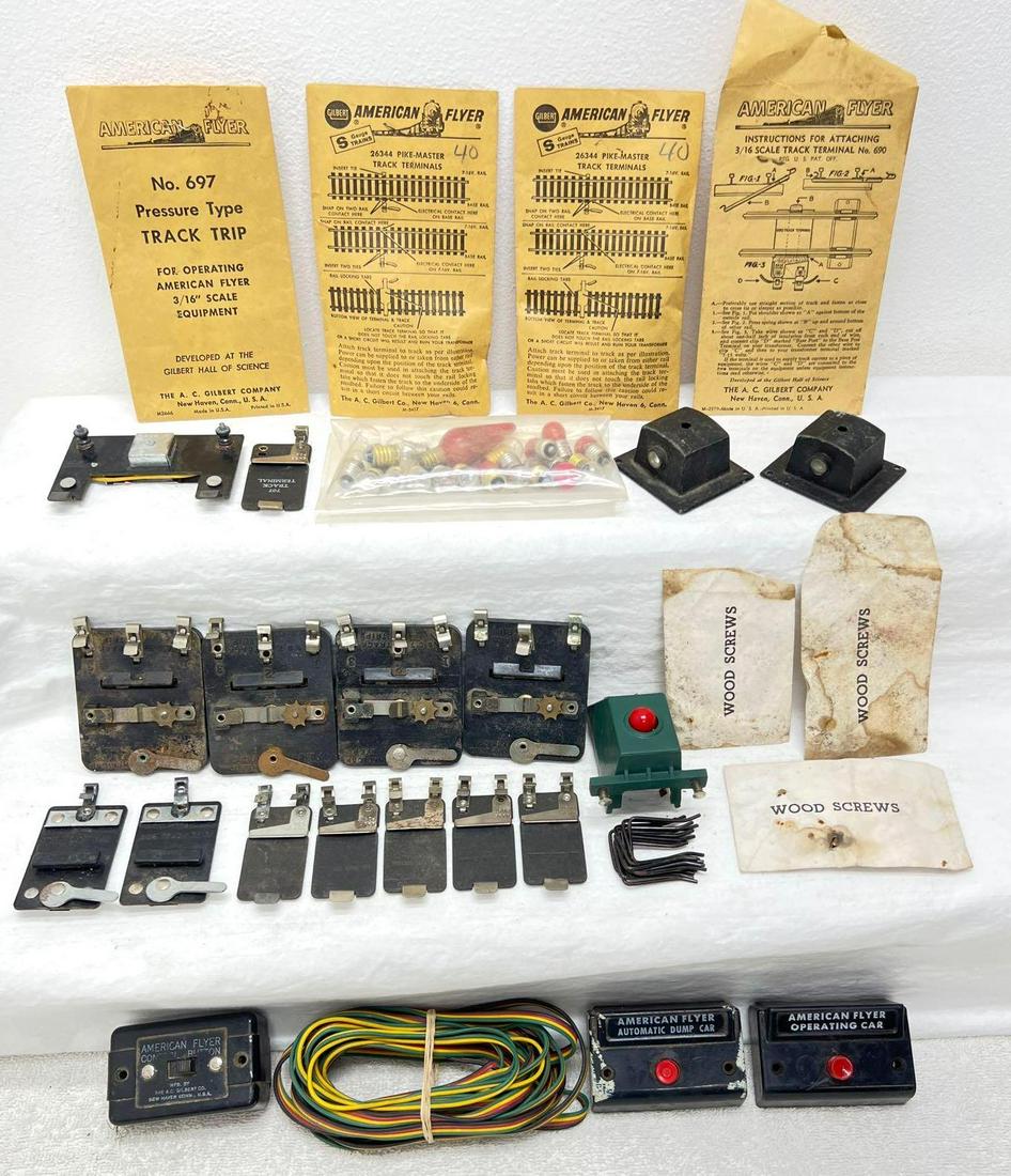 Postwar American Flyer S Gauge 697 690 670 730 26344 696 707: Postwar American Flyer S Gauge; four 697 pressure type track trips, one envelope; five 690 track terminals, one 690 envelope; one 670 electronic track trip; one 730 bumper; two 26344 Pike Master track