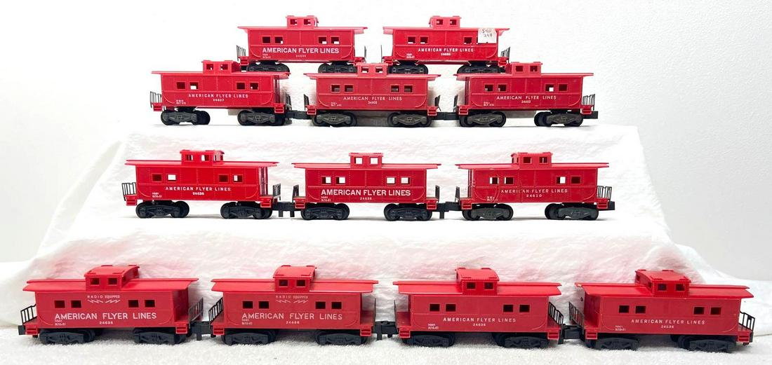 Postwar American Flyer S Gauge twelve cabooses (1 of 4)