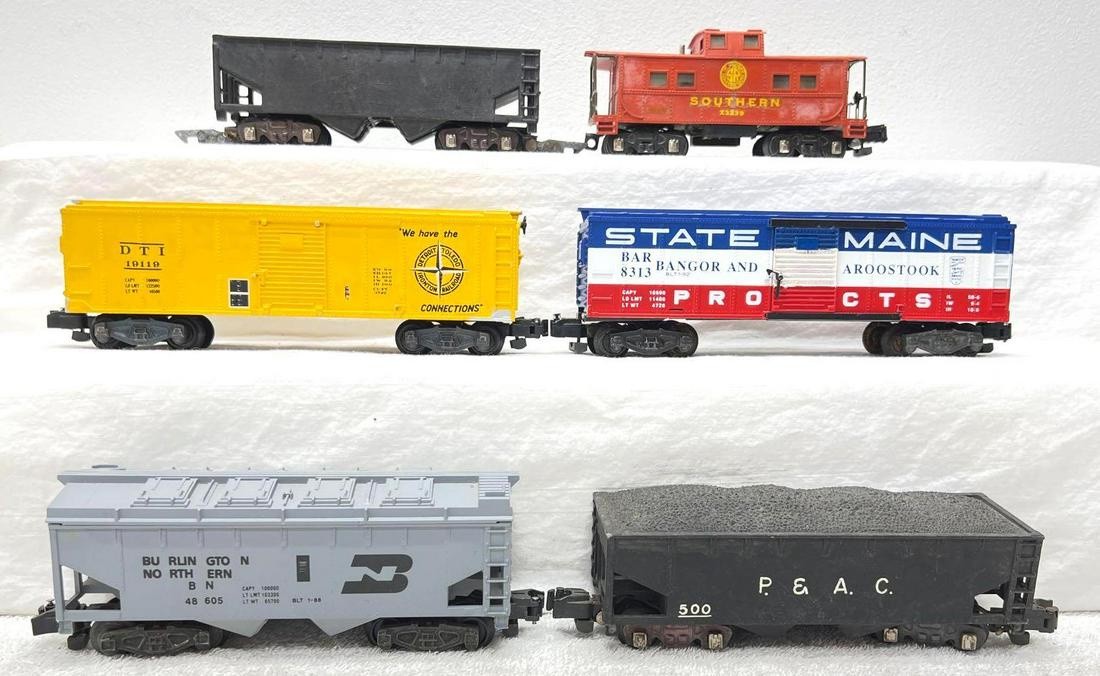 Postwar American Flyer S Gauge redecorated freight cars (1 of 4)