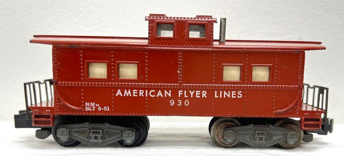 Postwar American Flyer S Gauge 930 to change lamp sticker: Postwar American Flyer S Gauge 930 illuminated caboose with TO CHANGE LAMP REMOVE SCREW FROM END OF BODY sticker. Caboose looks C6. Please view the items in this lot carefully as they are being sold a