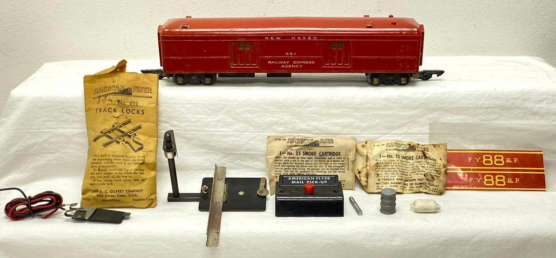 Postwar American Flyer S Gauge 651 693 25 711 690: Postwar American Flyer S Gauge 651 New Haven Railway Express Agency baggage car, 693 envelope with track locks, two 25 smoke cartridge envelopes with cartridges and a funel, 711 mail pickup pole, 690 