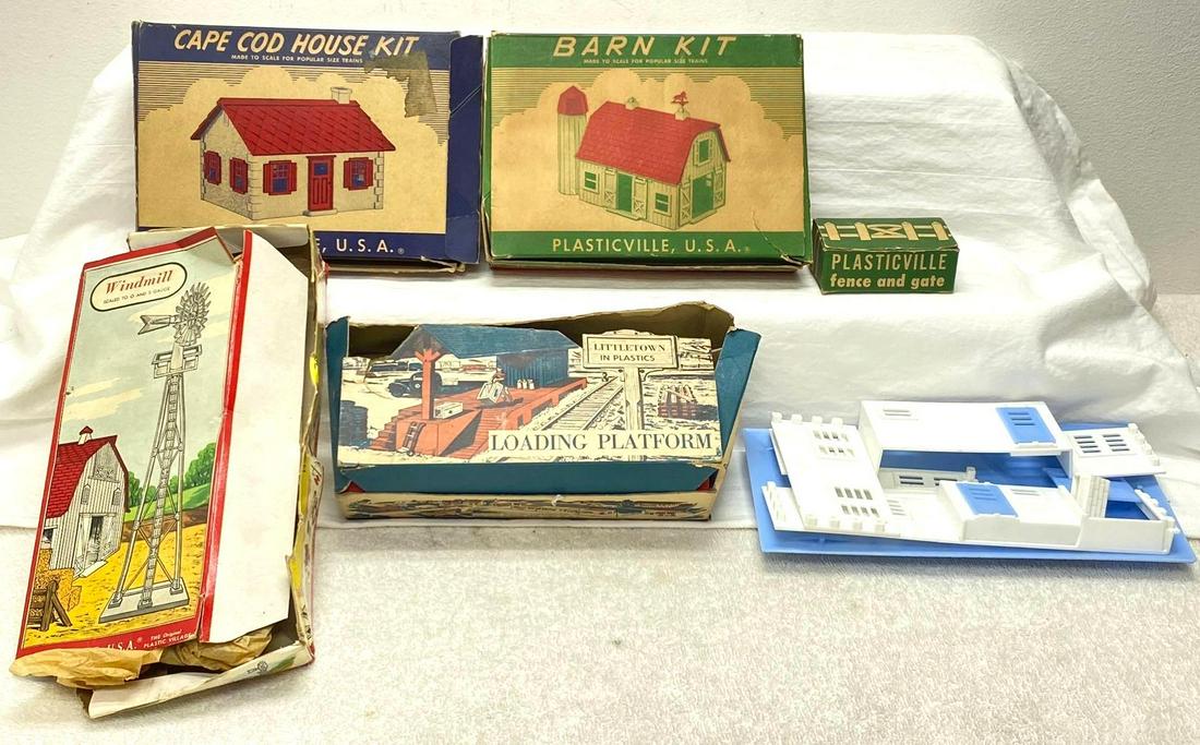 Postwar Plasticville kits some in original boxes (1 of 9)