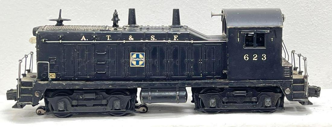 Postwar Lionel O Gauge 623 ATSF NW2 diesel switcher (1 of 6)