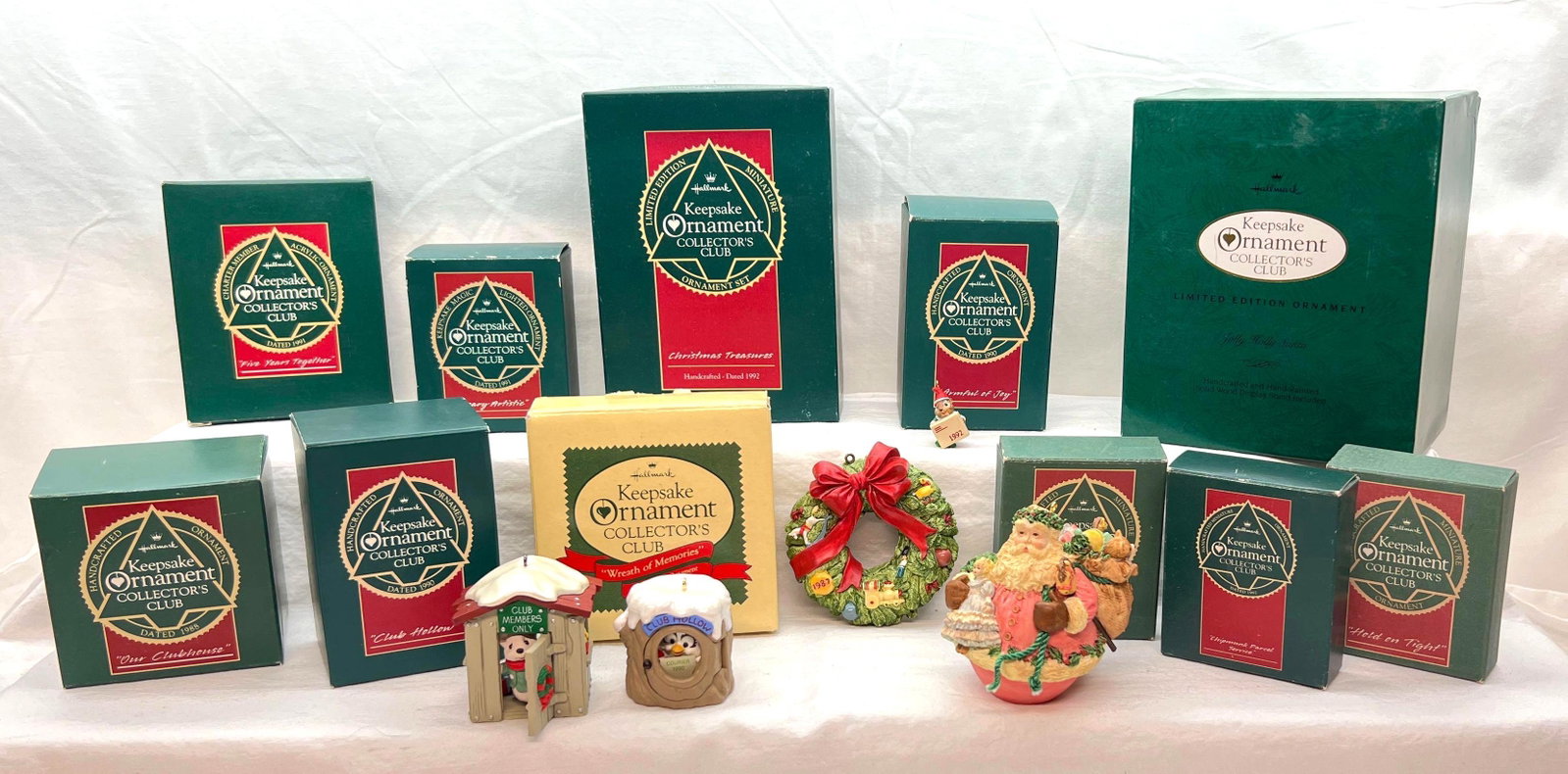 Hallmark Keepsake Christmas Ornaments Collectors Club Lot Of 11 Mixed Years: Hallmark Keepsake Christmas Ornaments Collectors Club Lot Of 11 Mixed Years. This lot includes, Jolly Holly Santa 1994, Club Hollow 1990, Christmas Treasures 1992, Our Clubhouse 1988, Chipmunk Parcel 