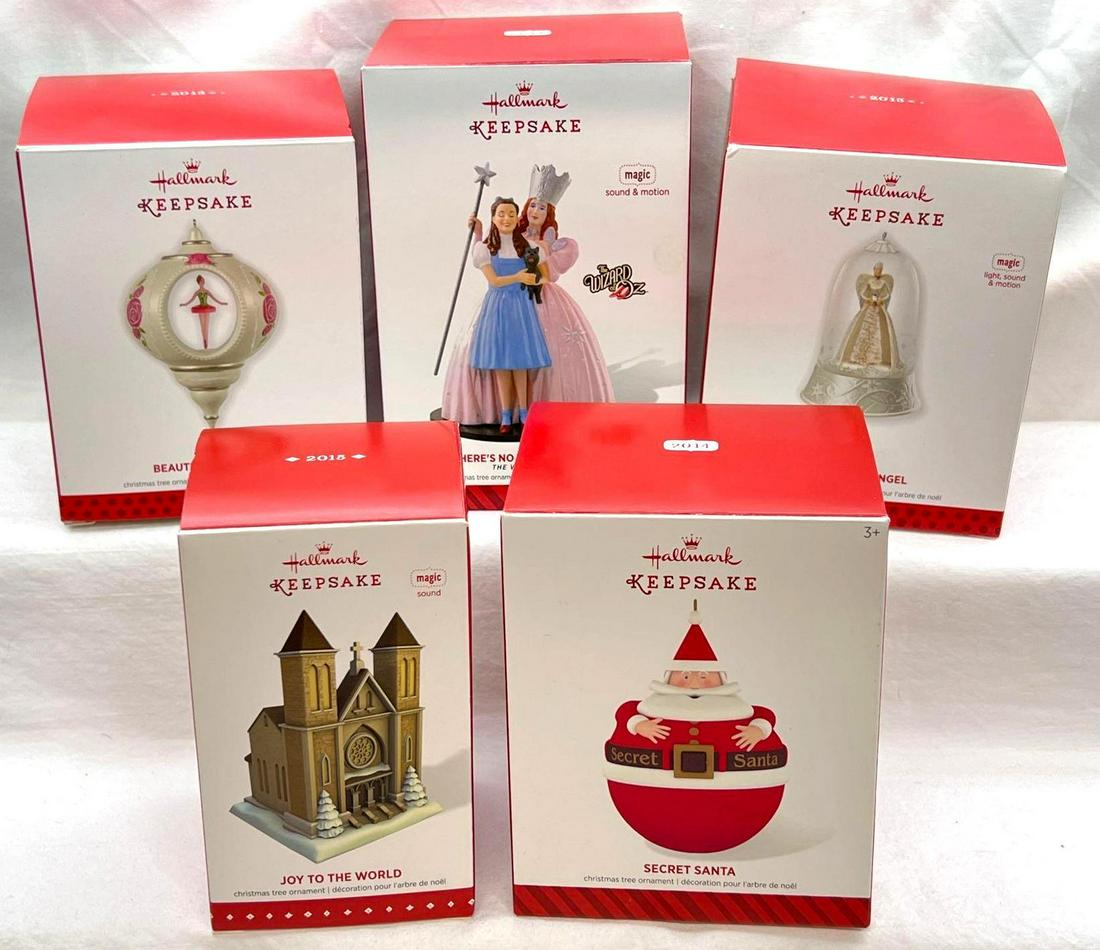 Hallmark Keepsake Ornaments Lot Of 5 Thers No Place Like Home Secret Santa And More: Hallmark Keepsake Ornaments Lot Of 5 Thers No Place Like Home Secret Santa And More. This lot includes, There's No Place Like Home magic sound and motion 2014, Joy To The World magic sound 2015, S