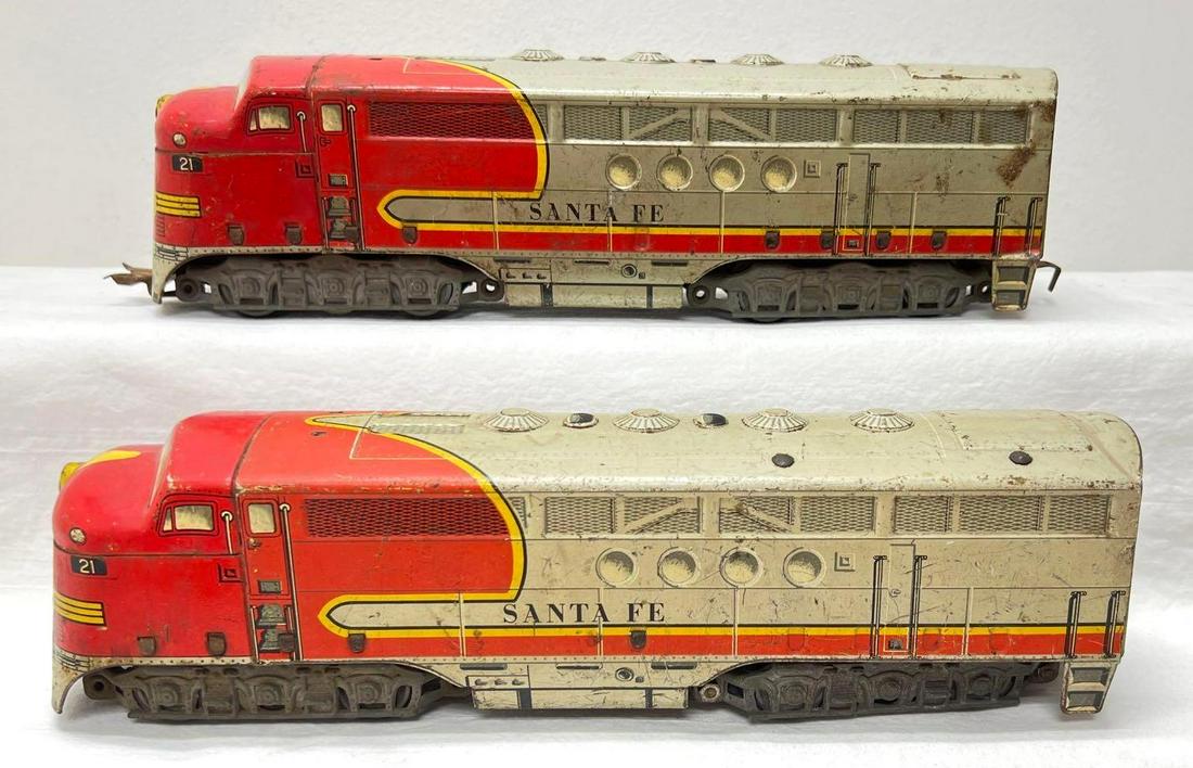 Postwar Marx O Gauge Santa Fe 21 diesel AA units powered dummy: Postwar Marx O Gauge Santa Fe 21 diesel AA units powered dummy. Units have missing horn trim, some surface rust, should clean and polish to look better . Please view the items in this lot carefully as
