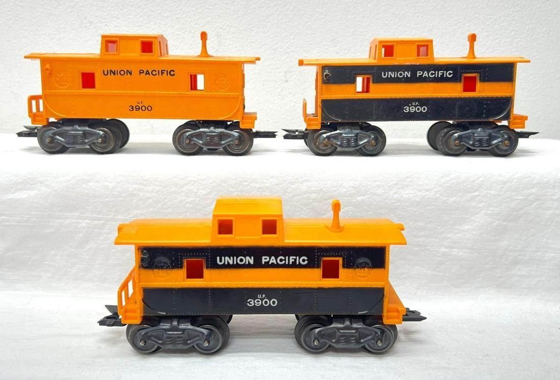 Postwar Marx O Gauge 3900 Union Pacific 8 wheel caboose with without stripes: Postwar Marx O Gauge 3900 Union Pacific 8 wheel caboose with without stripes, some surface rust on some wheels, etc. Trains should clean and polish to look nice C6 area. Please view the items in this 