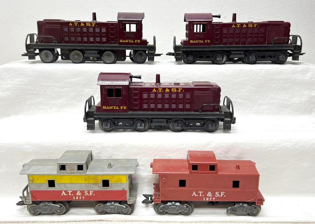 Postwar Marx O Gauge three 1998 ATSF diesel 1977 painted unpainted: Postwar Marx O Gauge three 1998 AT&SF Santa Fe diesel locomotives, 1977 AT & SF caboose, painted and unpainted. Two locos have chipped cab roofs, unpainted caboose is missing end of roof, pain