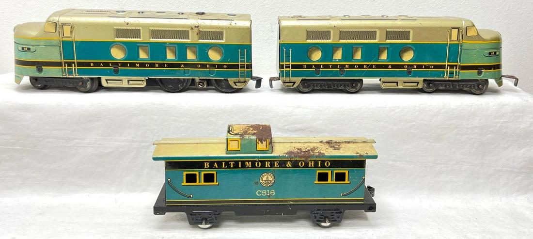 Postwar Marx O Gauge 62 Baltimore and Ohio AA diesel locos C516 caboose: Postwar Marx O Gauge 62 Baltimore and Ohio AA diesel locos, C516 caboose. Caboose has rust on roof. Locomotives have some light surface rust on some wheels. Please view the items in this lot carefully