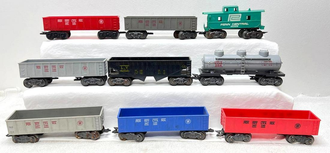 Postwar Marx O Gauge six 347110 284 21913 18326: Postwar Marx O Gauge six 347110 Pennsylvania hoppers (red w/white number/letter is broken inside at both truck mount rivets), 284 UTLX 3 dome tank, 21913 Lehigh Valley LV hopper, 18326 Penn Central ca