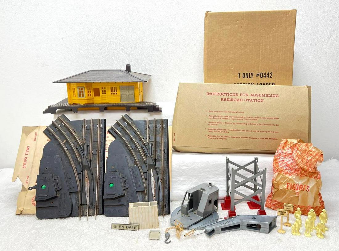 Postwar Marx O Gauge 0442 640 3881 accessories in original boxes (1 of 8)