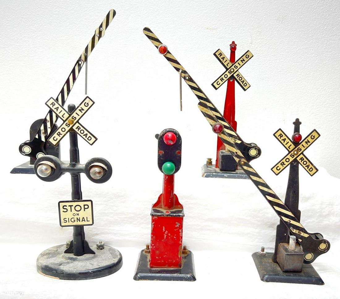 Postwar Marx O Gauge block control signal crossing gates highway flasher (1 of 4)