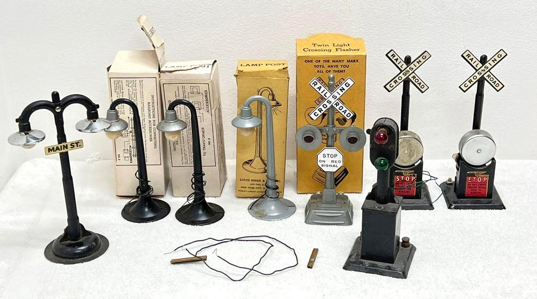 Postwar Marx O Gauge bell ringing block signals twin light crossing flasher 072 in OB (1 of 7)