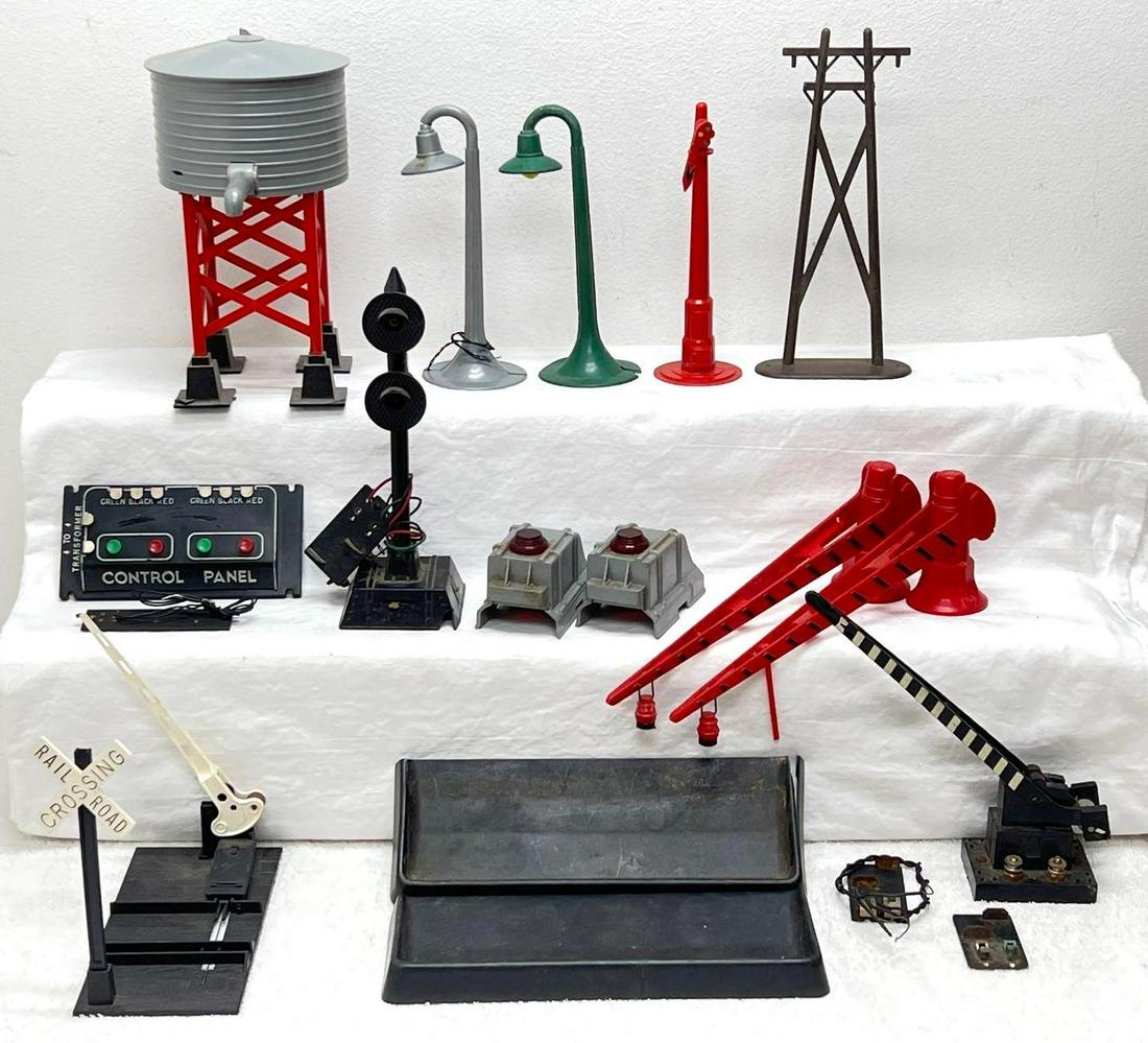 Postwar Marx Colber O Gauge crossing gates lamp posts twin telegraph poles bumper more (1 of 9)