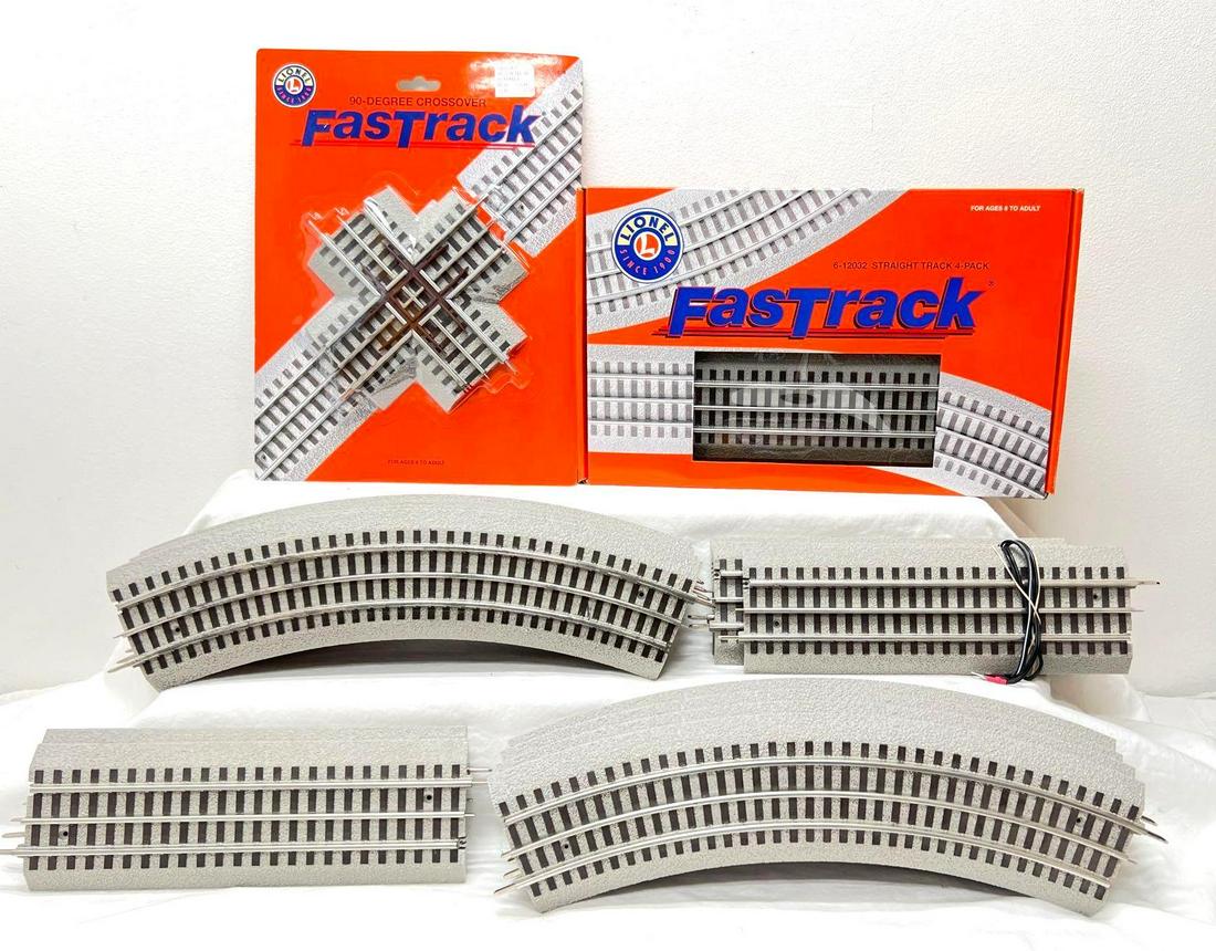 Modern Era Lionel O Gauge 12032 and 12019 in original boxes 13 loose sections (1 of 4)