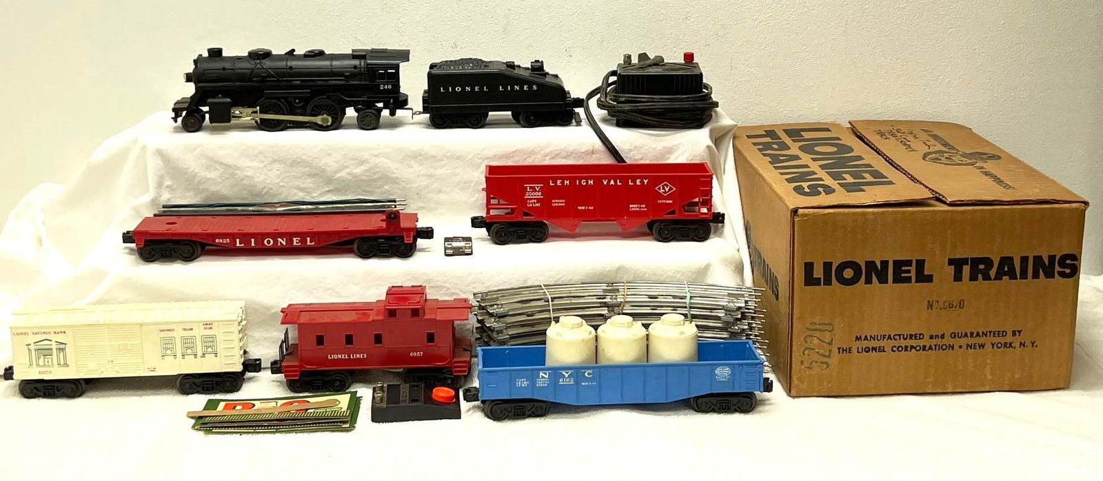 Postwar Lionel O Gauge 9670 boxed 246 2-4-2 slopeback 6050 6825 set (1 of 8)