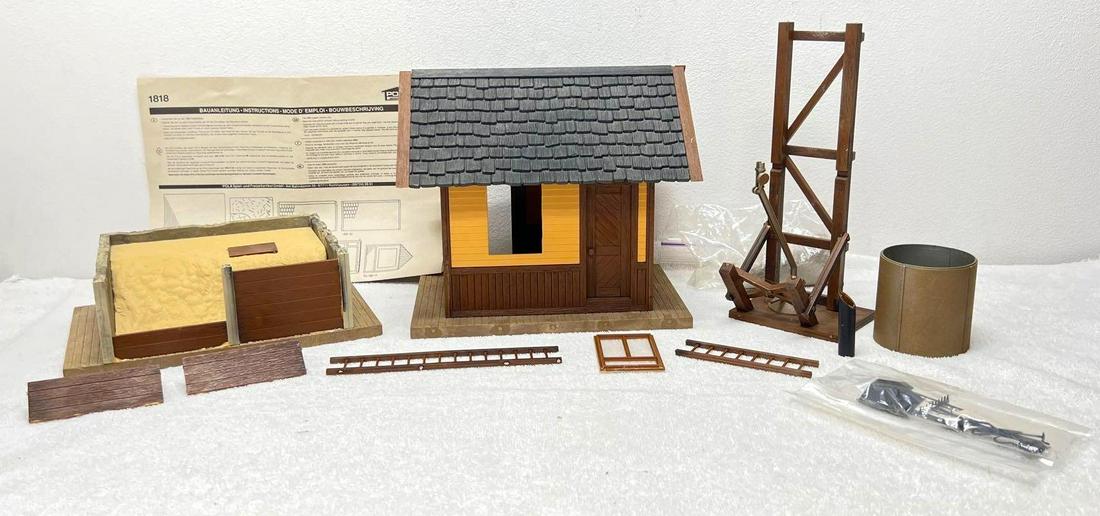 Modern Era Pola G Scale Sanding depot assembled w/instructions: Modern Era Pola LGB G Scale Sanding depot assembled with instructions. Some pieces are disassembled, some missing pieces. Nothing appears broken. Please view the photos of the items in this lot carefu