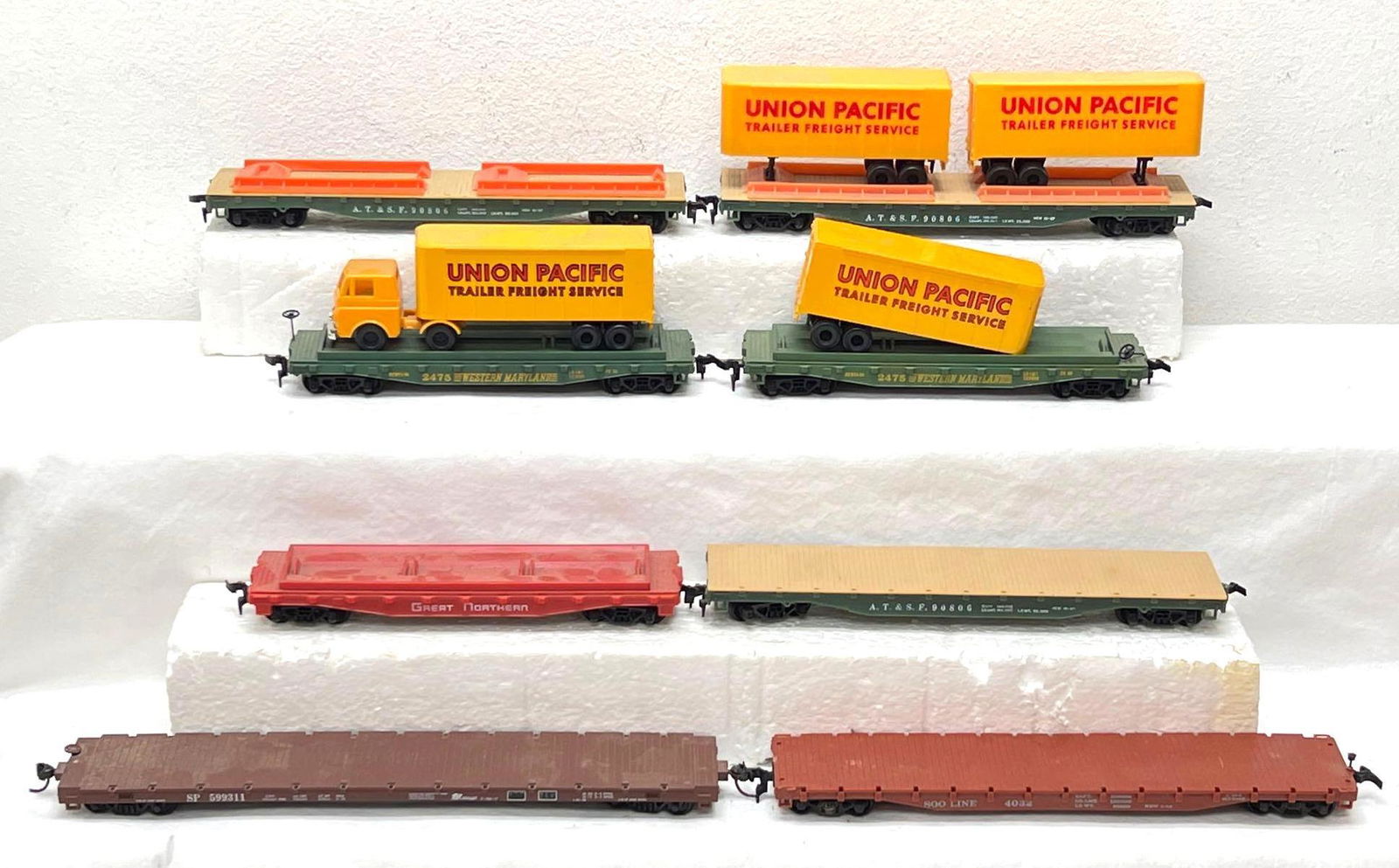 HO Gauge/Scale eight flats Tyco Mantua Revell semi trailers (1 of 5)