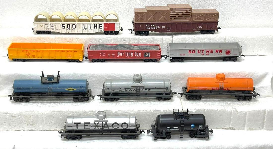 HO Gauge/Scale AHM Tyco Bachmann gondola w/sound more: HO Gauge/Scale AHM, Tyco, Bachmann, and others. Freight trains; unmarked gondola with sound (corrosion on one battery terminal), four gondolas, and four tank cars. Stubby tank car has a loose truck fr