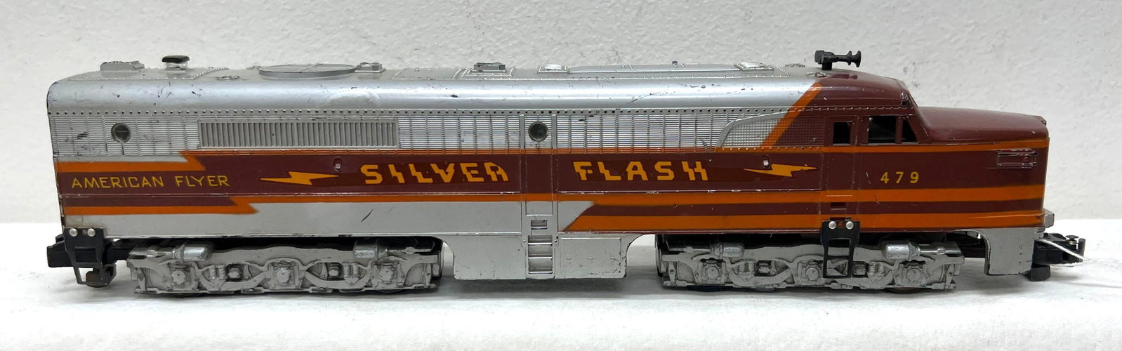 Postwar American Flyer S Gauge 479 Silver Flash PA diesel unit: Postwar American Flyer S Gauge 479 Silver Flash Alco PA diesel locomotive powered unit, C6+. Please view the photos of the items in this lot carefully as they are being sold as they are shown in o