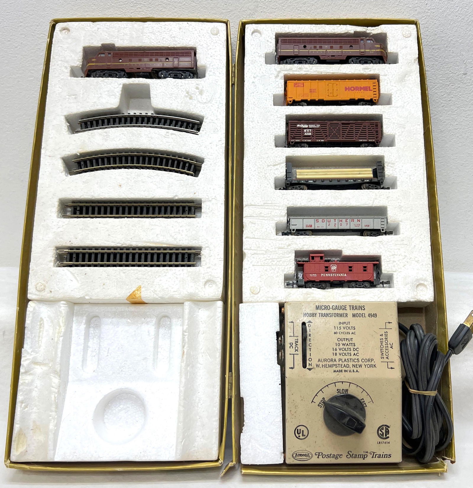 N Scale Aurora Postage Stamp Trains 4703 Cannon Ball in OB: N Scale Aurora Postage Stamp Trains 4703 Cannon Ball in original container. Set appears complete, dirty but should clean C7 area. Box has split corners and light wear. Please view the photos of the it
