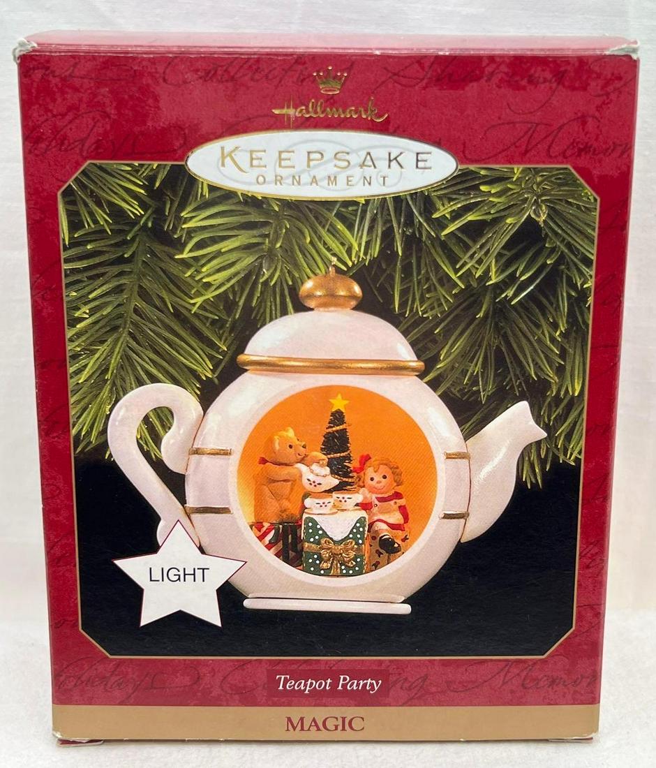 Hallmark Keepsake Ornament Teapot Party (1 of 6)