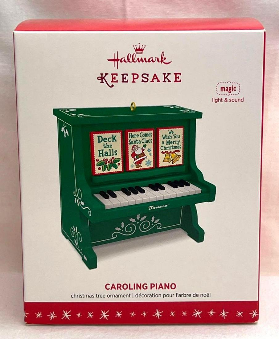 Hallmark Keepsake Ornament Caroling Piano: Hallmark Keepsake Ornament Caroling Piano. This is a great lot including 2016 Caroling Piano with Magic Light and Sound. Ornament appears to be new, never displayed. Box is MINTY. Ornaments have not b