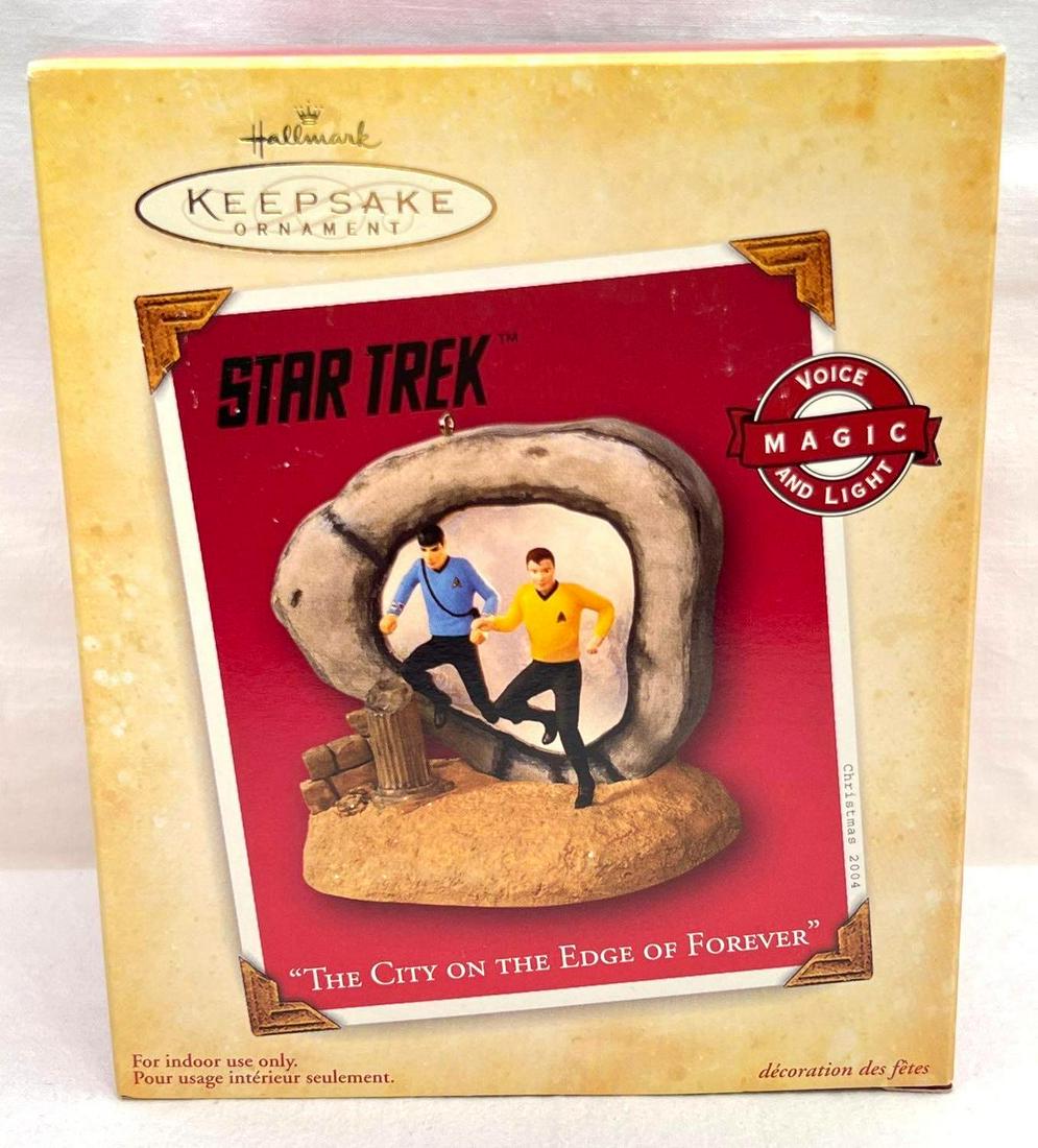 Hallmark Keepsake Ornament Star Trek with Voice and Light (1 of 5)