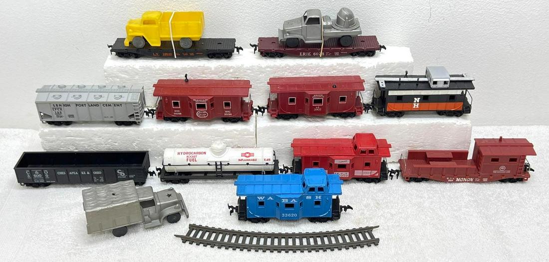 Postwar Marx HO Gauge flats w/loads gondola tank hopper caboose (1 of 4)