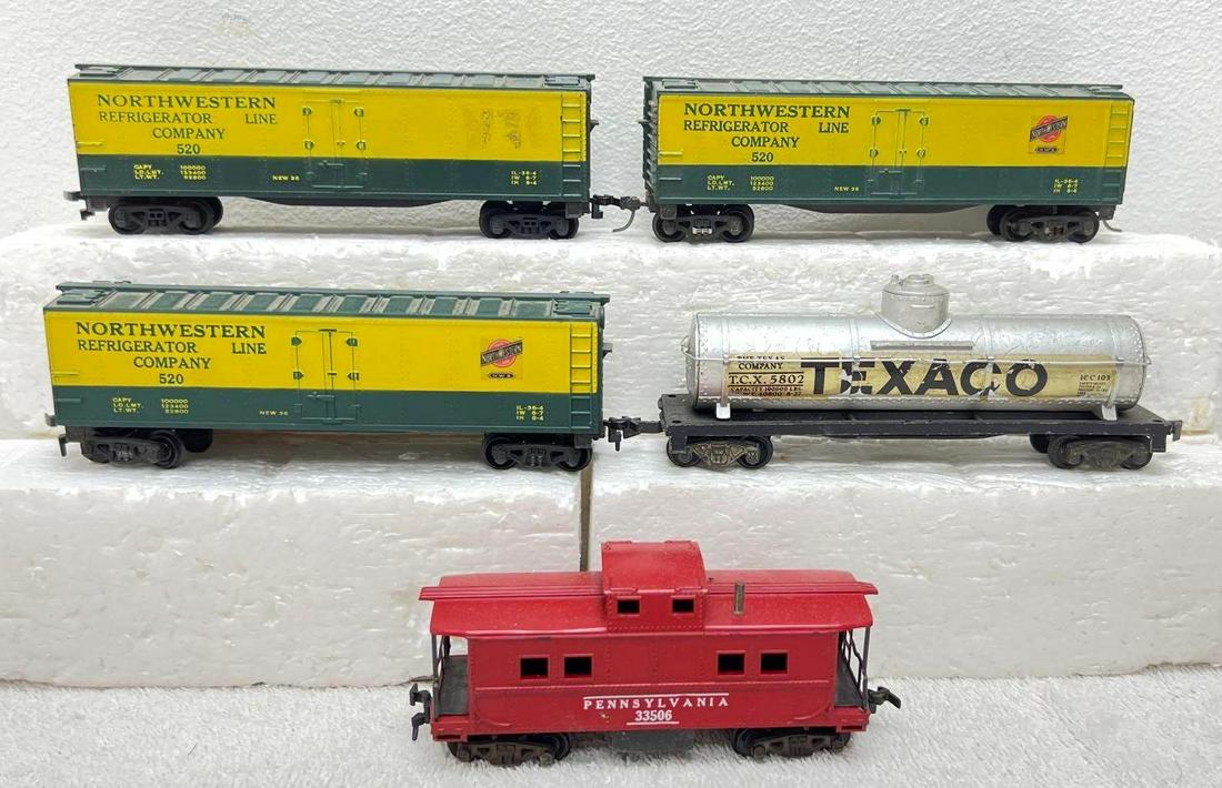 Postwar American Flyer HO Gauge three boxcars tankcar caboose (1 of 4)