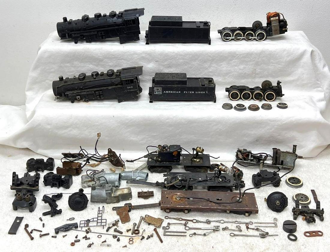 Postwar American Flyer S Gauge 343 shell switcher SIT chassis tenders (1 of 6)