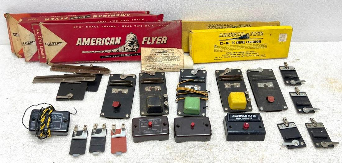 Postwar American Flyer S Gauge 12-No. 25 in OBs uncouplers control buttons (1 of 7)