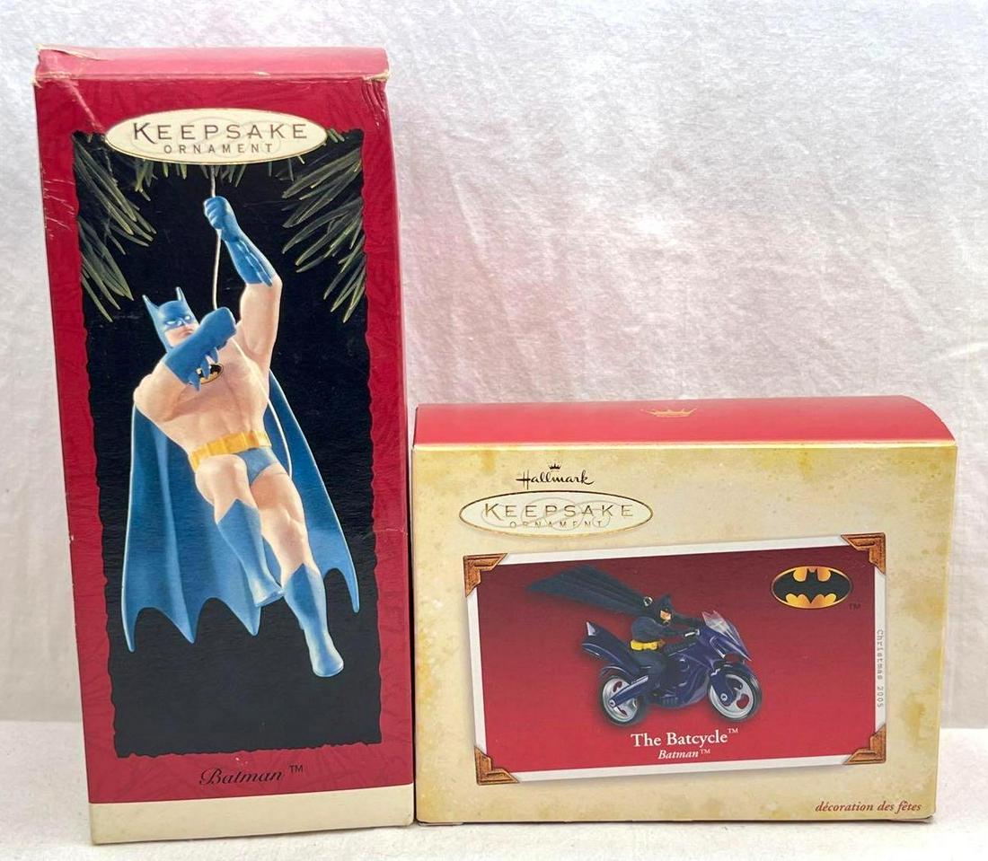 Hallmark Keepsake Ornaments lot of 2 Batman: Hallmark Keepsake Ornaments lot of 2 Batman. This lot includes, 1994 Batman, one ear is chipped as you see in photo's, 2005 The Batcycle Batman. Ornaments are in excellent condition other then Bat