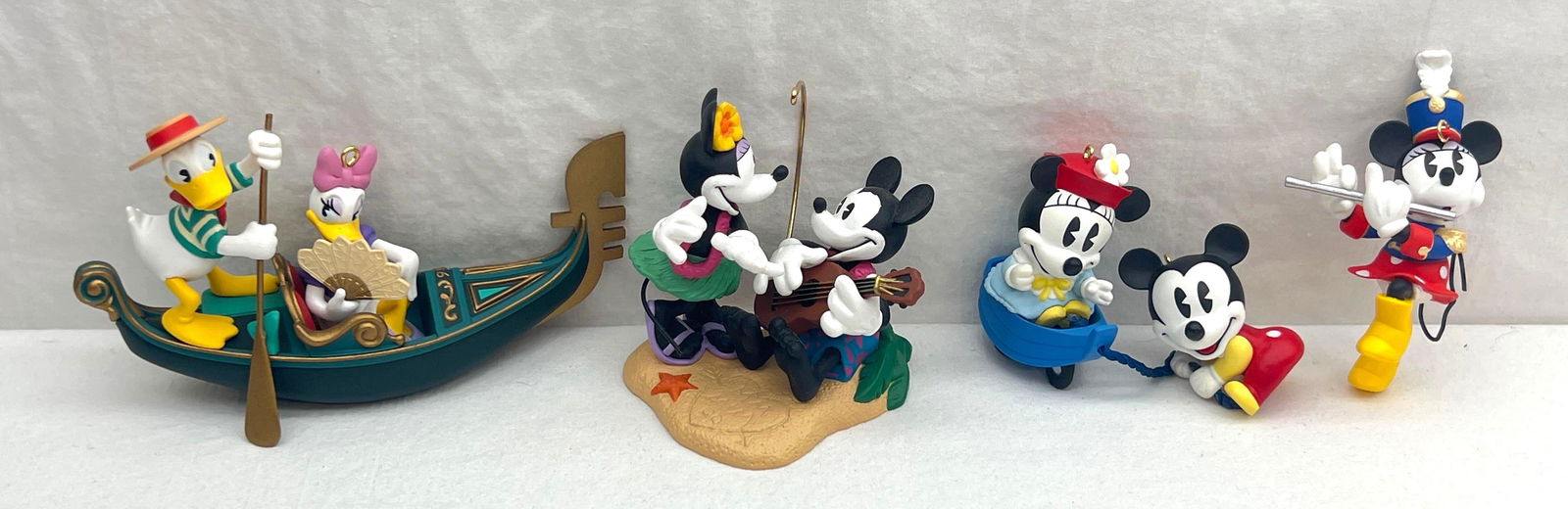 Hallmark Keepsake Ornaments Lot of 4 Mickey And Company (1 of 7)
