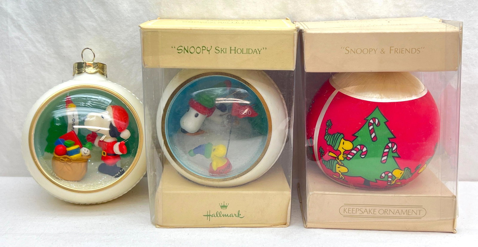 Hallmark Keepsake Ornaments Lot of 3 Snoopy Panorama Ball: Hallmark Keepsake Ornaments Lot of 3 Snoopy Panorama Ball. This lot includes, 1979 Snoopy And Friends, 1980 Snoopy Ski Holiday, 1983 Snoopy And Friends, No Box. Ornaments are in great condition. Boxes
