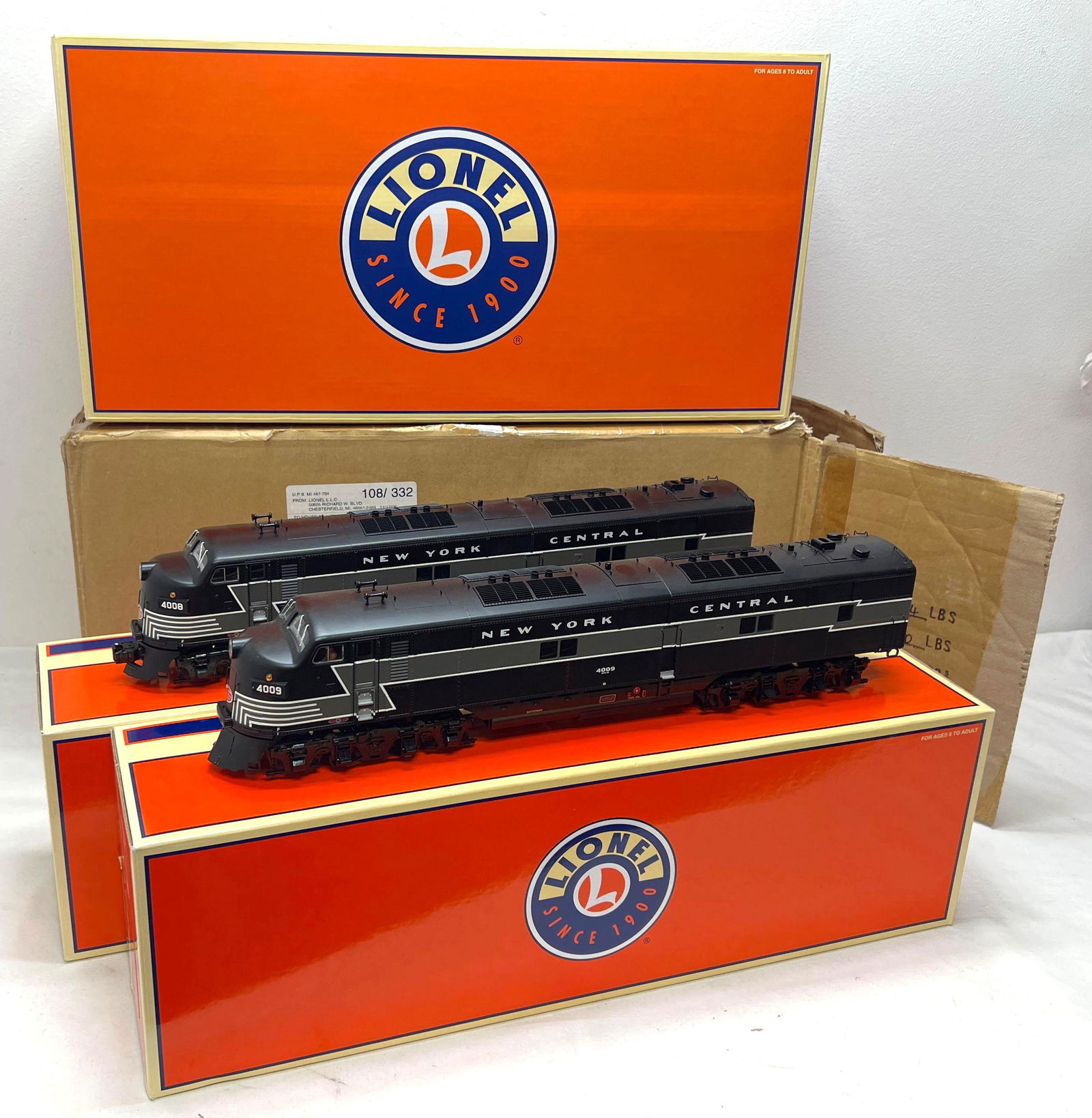 Modern Era Lionel O Gauge 24579 NYC E7 AA diesel locomotive set in original box (1 of 4)