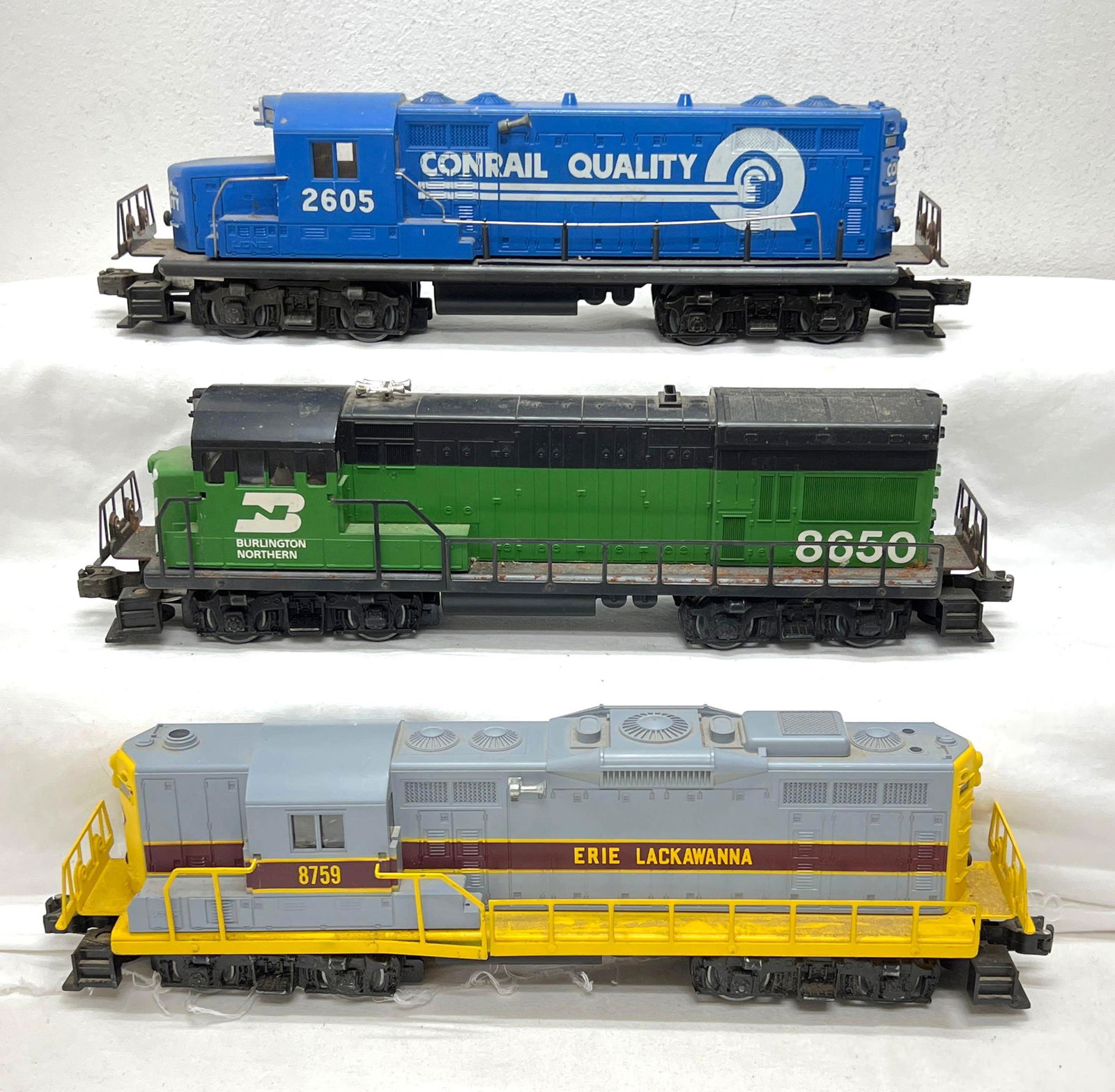 Modern Era Lionel O Gauge 2605 8650 8759 diesel locomotives: Modern Era Lionel O Gauge 2605 Conrail U25B, 8650 Burlington Northern U36B, 8759 Erie Lackawanna GP9 diesel locomotives. 2605 and 8650 have rust on frames, 8759 has a bent hand rail, trains are C6 and