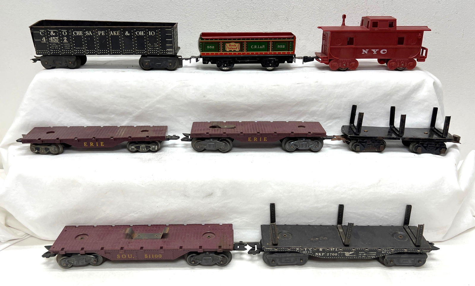 Marx O Gauge freight cars 2700 552 44572 51100 two Erie flats NYC caboose log flat (1 of 3)