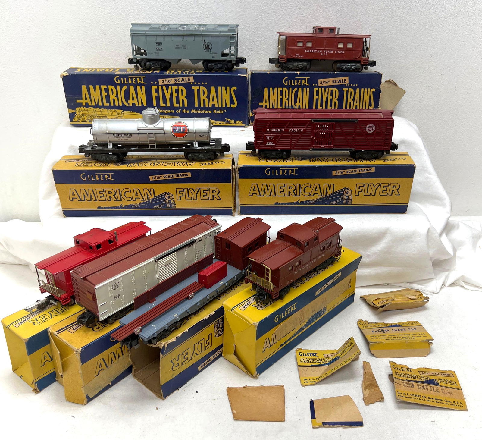Postwar American Flyer S Gauge 924 945 929 933 925 977 930 638 in original boxes (1 of 5)