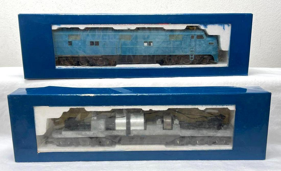 HO Gauge diesel locomotive units two powered 1 shell (1 of 5)