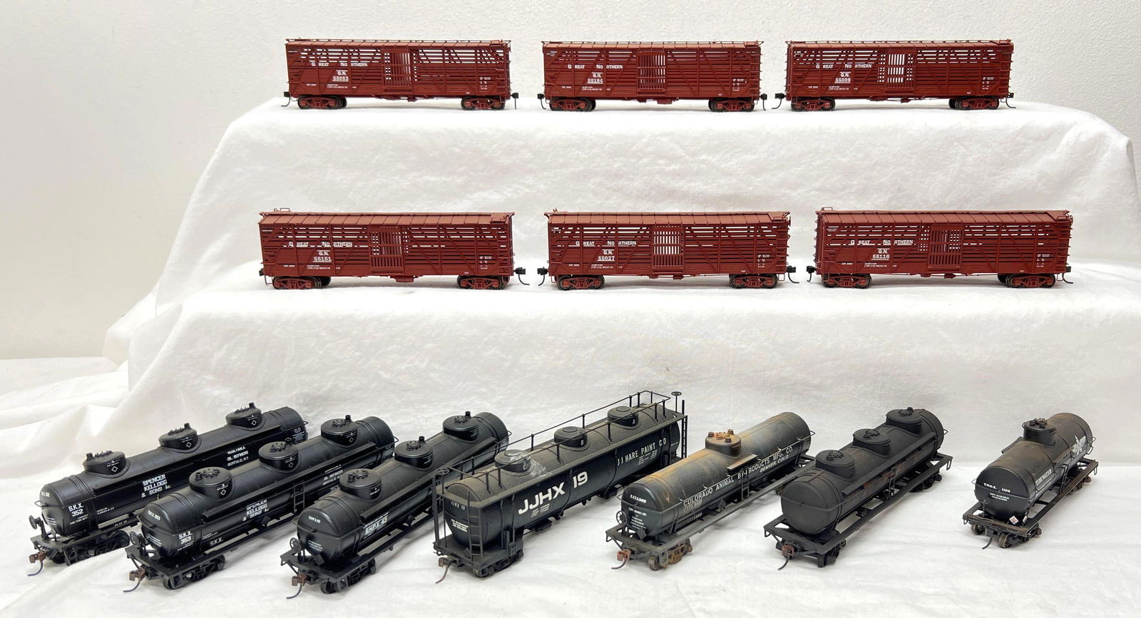 Thirteen HO Scale freight train mixed stock tank cars Kadee (1 of 4)