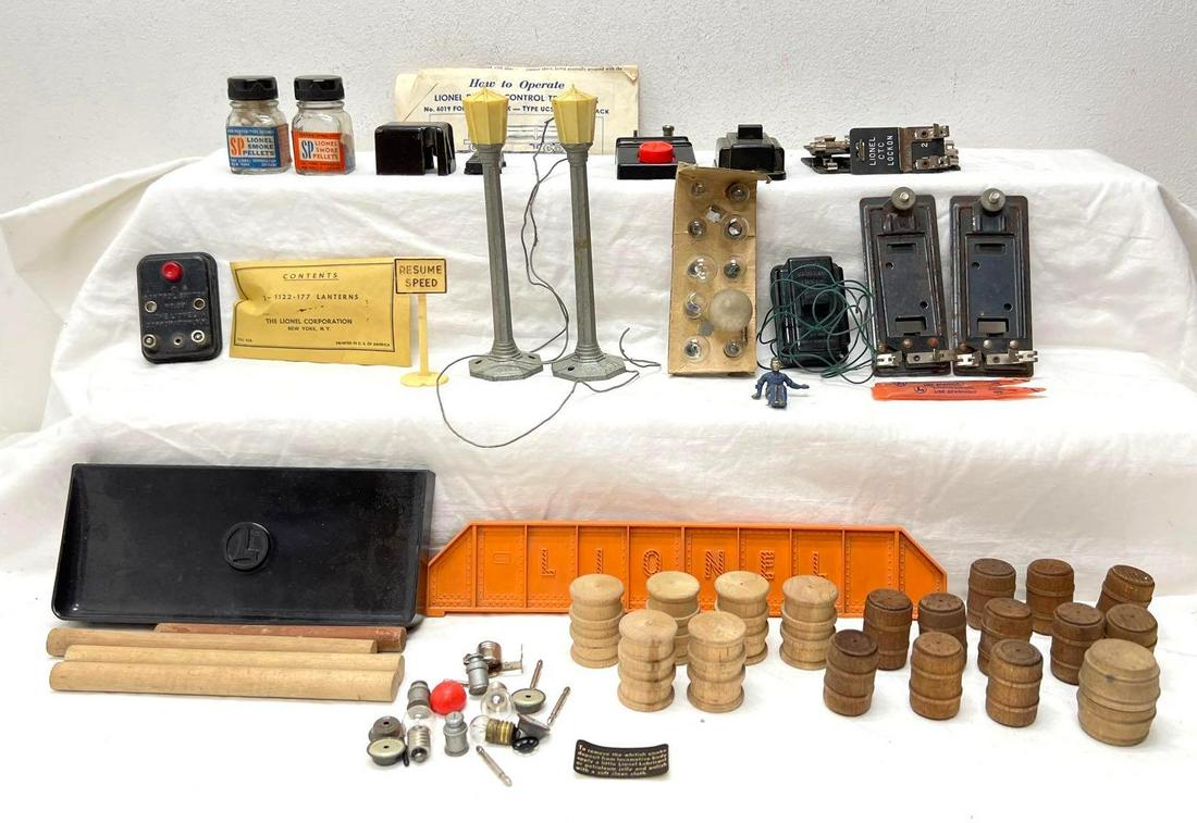 Lionel pre and postwar light bulbs loads SP 71 364C (1 of 10)