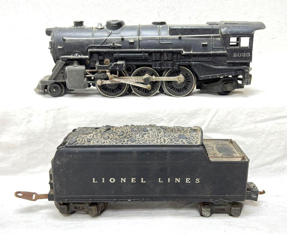 Postwar Lionel O Gauge 2025 loco prewar 2666W tender (1 of 5)