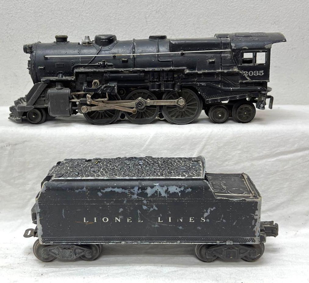 Postwar Lionel O Gauge 2035 2-6-4 steam loco w/6466WX tender: Postwar Lionel O Gauge 2035 2-6-4 steam loco w/6466WX tender, loco has a bent cab corner, otherwise C5.