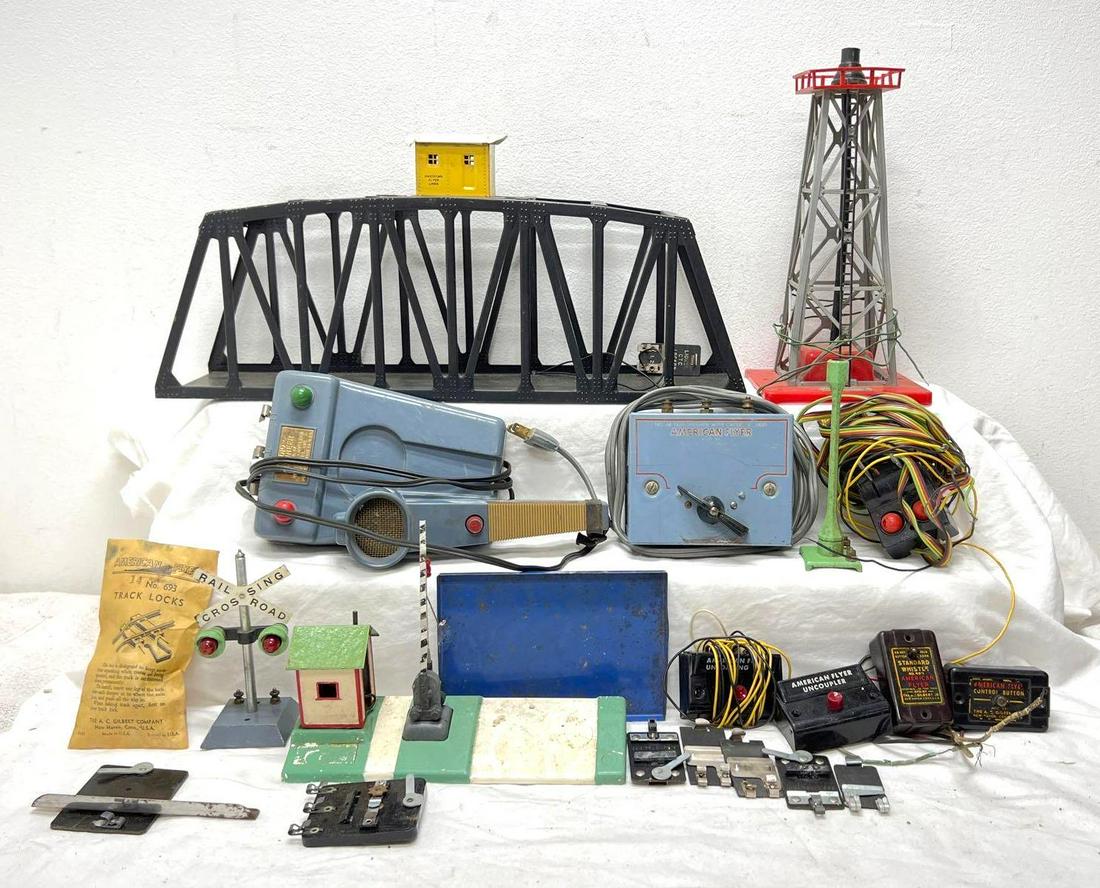 Postwar American Flyer S Gauge accessories more (1 of 13)