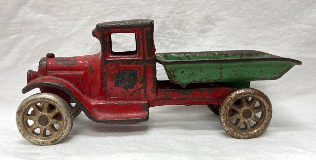 Arcade 220 6" dump truck cast iron original paint tires (1 of 7)
