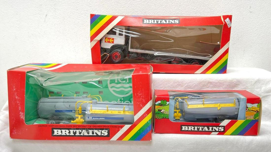 Britains 1:32 die-cast Deutz Iveco Magirus crop spray tanks: Britains 1:32 scale die-cast vehicles, Deutz Iveco Magirus crop spray tanks in packages. Truck is in a 9563 box, two crop spray tanks in 9511 box and crop spray tank in 9550 box. Toys need cleaned but